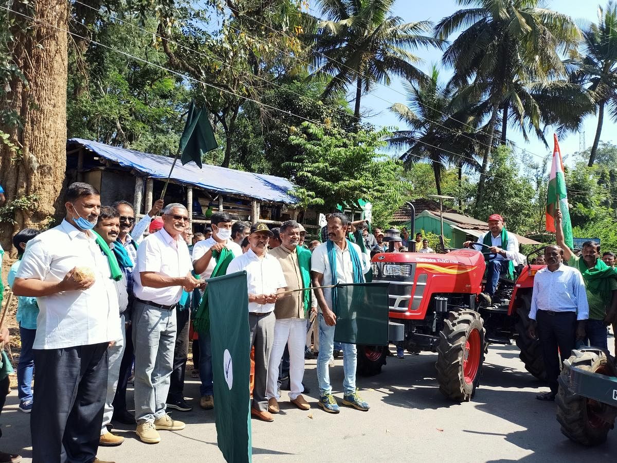 The tractor rally led by farmers was flagged-off at Kutta on Monday.