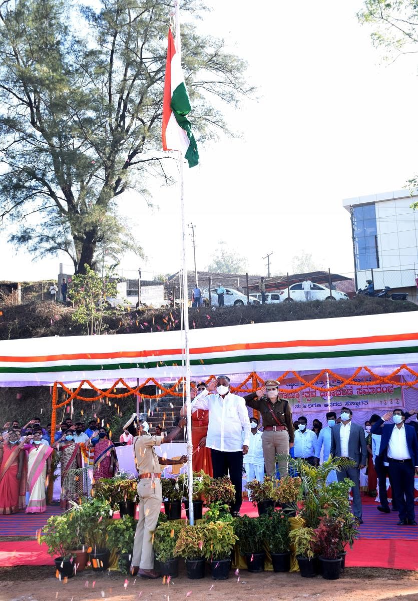 District In-charge Minister V Somanna unfurled the National flag at General Thimayya Stadium in Madikeri on the occasion of 72rd Republic Day celebrations, on Tuesday.