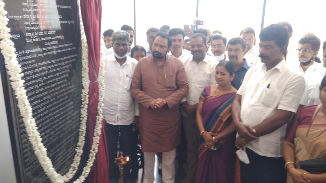 State Transport Minister Laxman Savadi inaugurated the first heavy vehicle driving institute inKamblapadavu in Bantwal Taluk. Credit: DH Photo