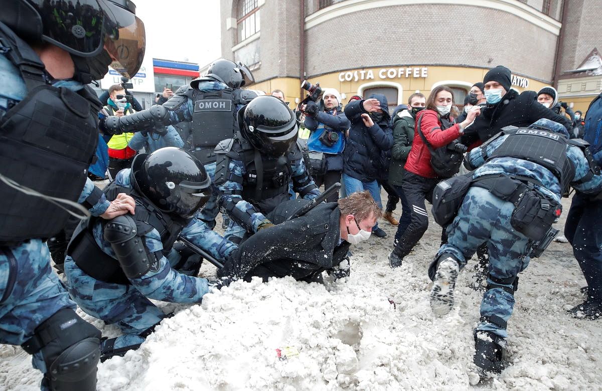 Law enforcement officers detain a protestor during a rally in support of jailed Russian opposition leader Alexei Navalny in Moscow, Russia. Credit: Reuters. 