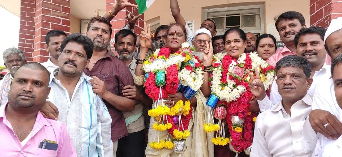 Devika, a transgender, elected as the Gram Panchayat president and Sudha Revanna, vice president, being greeted by the members in Saligrama, Mysuru district, on Wednesday. DH PHOTO