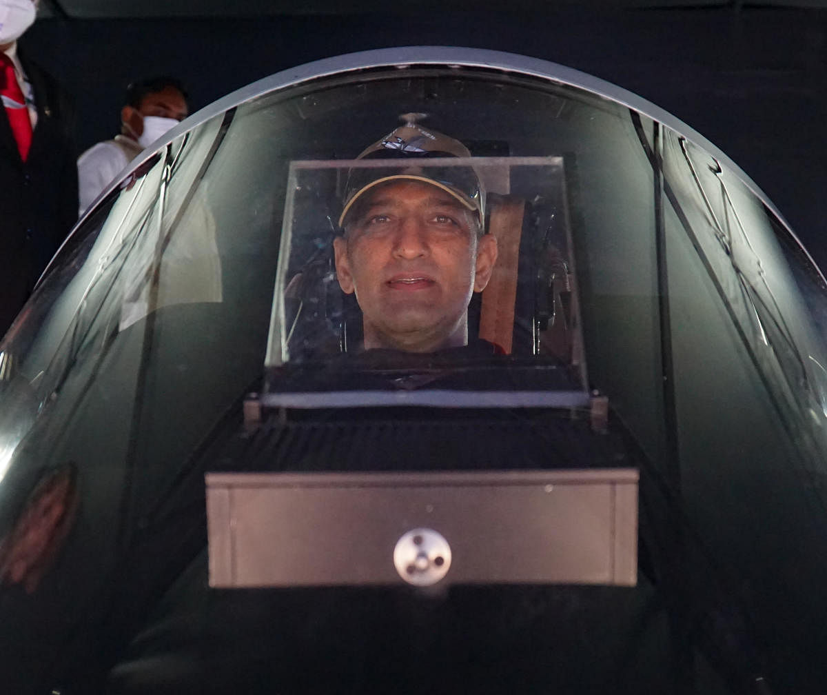\HAL test pilot Group Captain Harsh Vardhan Thakur sits in a simulator mockup of Tejas to show the unmanned wingman. Credit: DH.