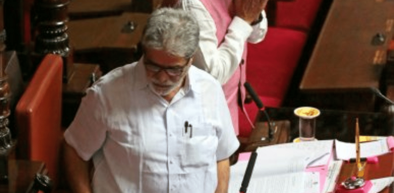 Legislative Council Chairperson K Prathapachandra Shetty leaves the House after tendering resignation to his post on Thursday. Credit: DH. 