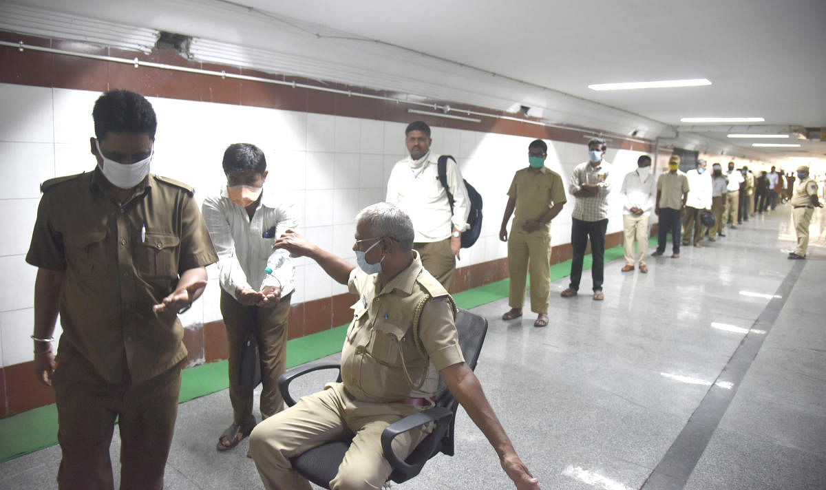 The BMTC had decided not to take action against absent employees in view of Covid-19. Credit: DH File Photo
