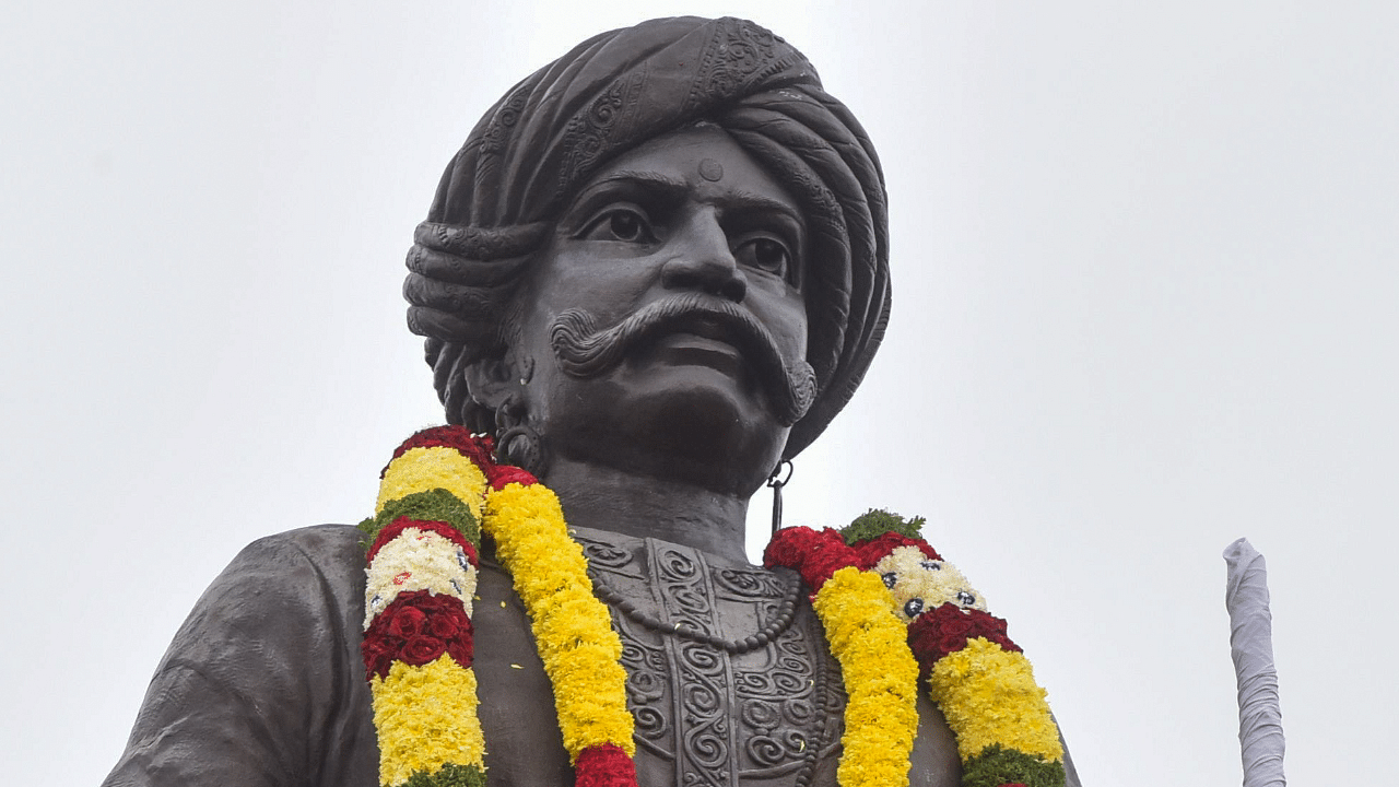 Kempegowda statue. Credit: DH File Photo