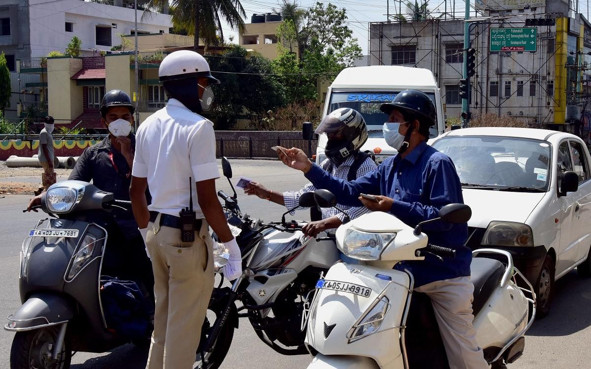 Motorists welcomed random checking for a short period until the traffic police recovered the due amount. Credit: DH Photo