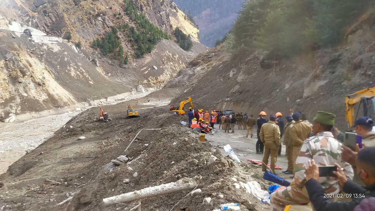 Rescue work being carried out at Rishiganga project site. Credit: DH Photo/Sagar Kulkarni