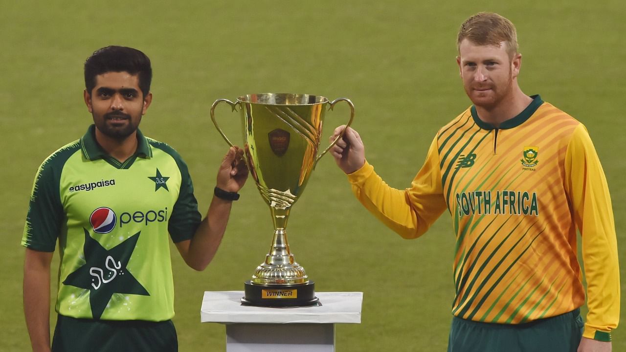 Pakistan captain Babr Azam (L) and South Africa skipper Heinrich Klaasen. Credit: AFP File Photo.