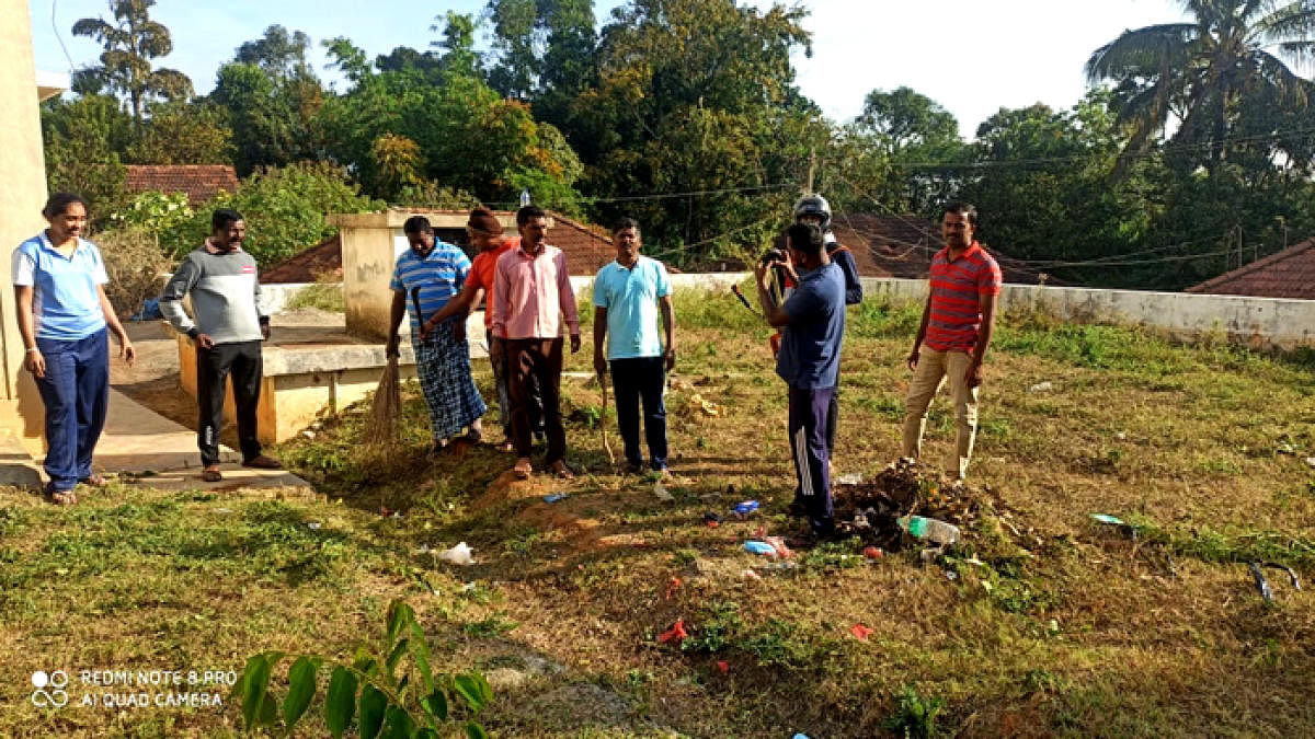 Police personnel carry out a cleanliness drive in Shanivarasanthe.