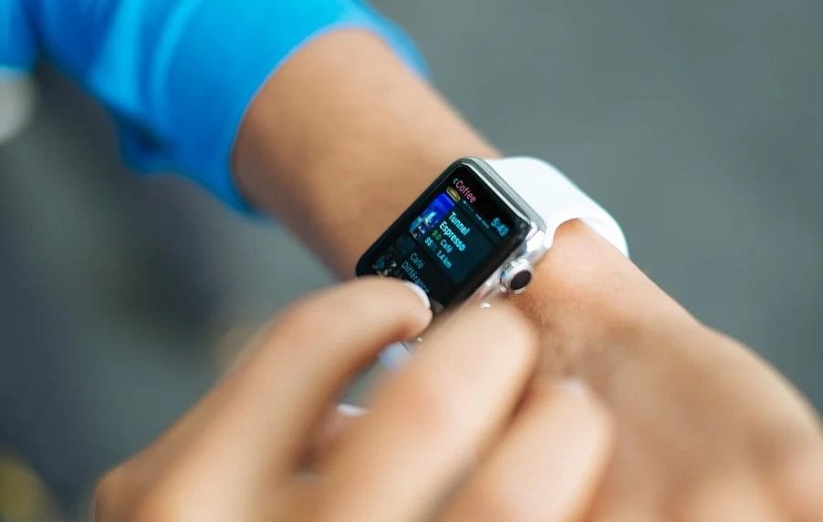 Facebook working on Apple Watch rival 