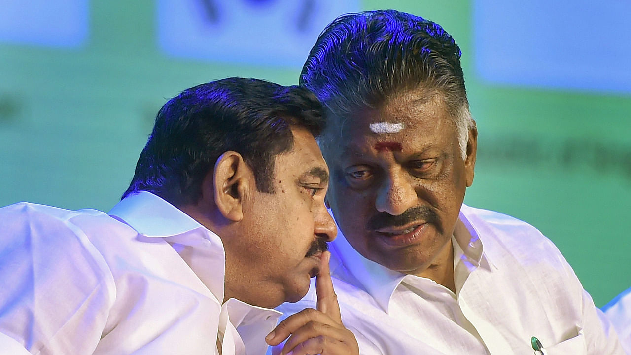 Tamil Nadu Deputy CM O Panneerselvam with CM Edappadi Palaniswami. Credit: PTI Photo