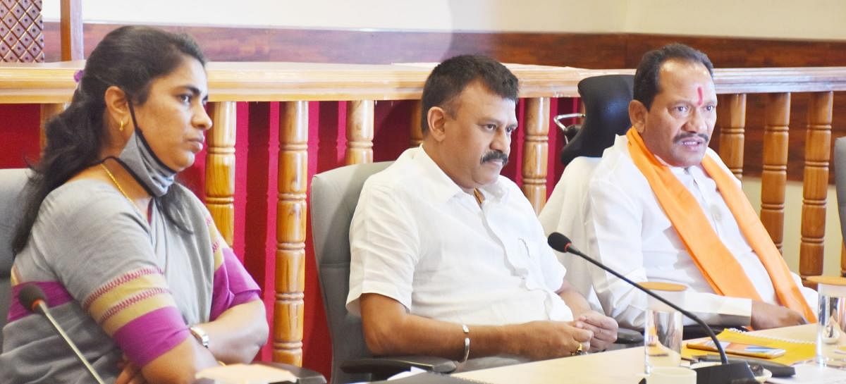 Animal Husbandry Minister Prabhu Chauhan (on extreme right) speaks at a review meeting in Madikeri.