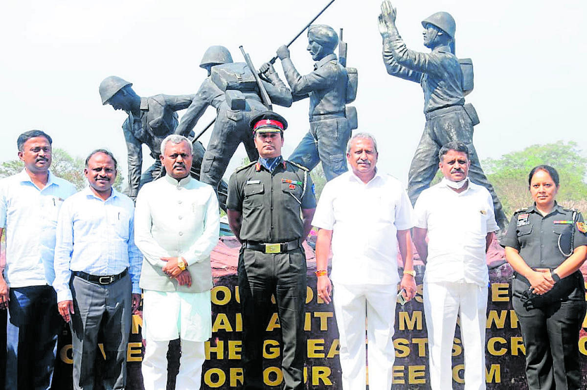 Ministers S T Somashekhar and Byrathi Basavaraj visited Sainik School in Koodige on Tuesday. MLA Appachu Ranjan and principal Col G Kannan were present.