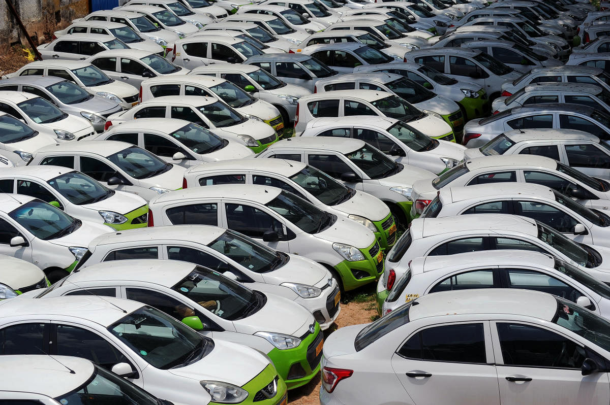 Cabs parked in Halasuru, Bengaluru. DH FILE PHOTO