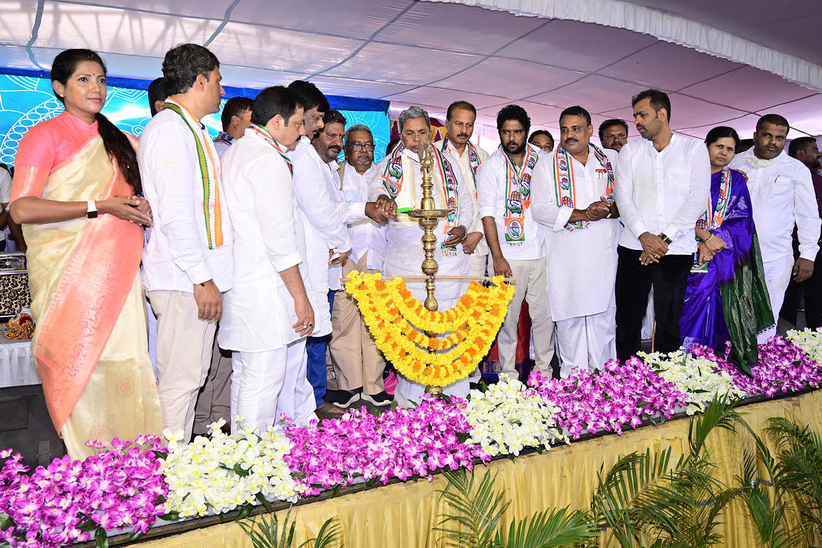 Leader of the Opposition Siddaramaiah inaugurates a Congress convention and felicitation to Gram Panchayat members, at Hunsur, Mysuru district, on Saturday. KPCC women’s wing president Pushpa Amarnath, B J Vijay Kumar, B Z Zameer Ahmed Khan, former MP R Dhuruvanarayan, MLA Anil Chikkamadu and MLC R Dharmasena are seen. DH Photo