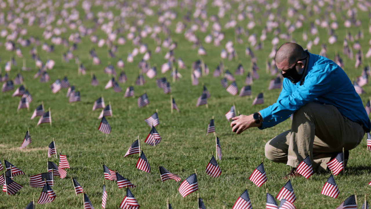 200,000 American flags installed on national mall to memorialize 200,000 Covid-19 deaths in September 2020. Credit: Getty Images