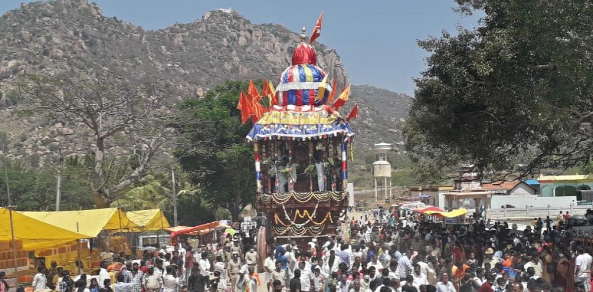 Car festival was celebrated at Malekal Tirupati Sri Lakshmi Venkataramana Swami temple, in Arsikere, Hassan district, on Wednesday. DH PHOTO