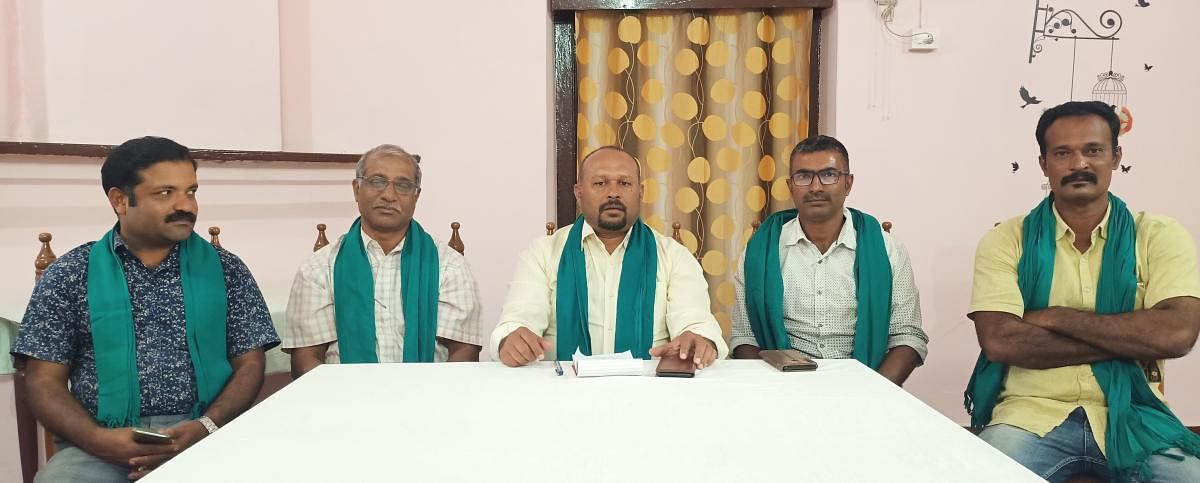 Raitha Sangha district president Manu Somaiah speaks to reporters in Ponnampet on Wednesday.
