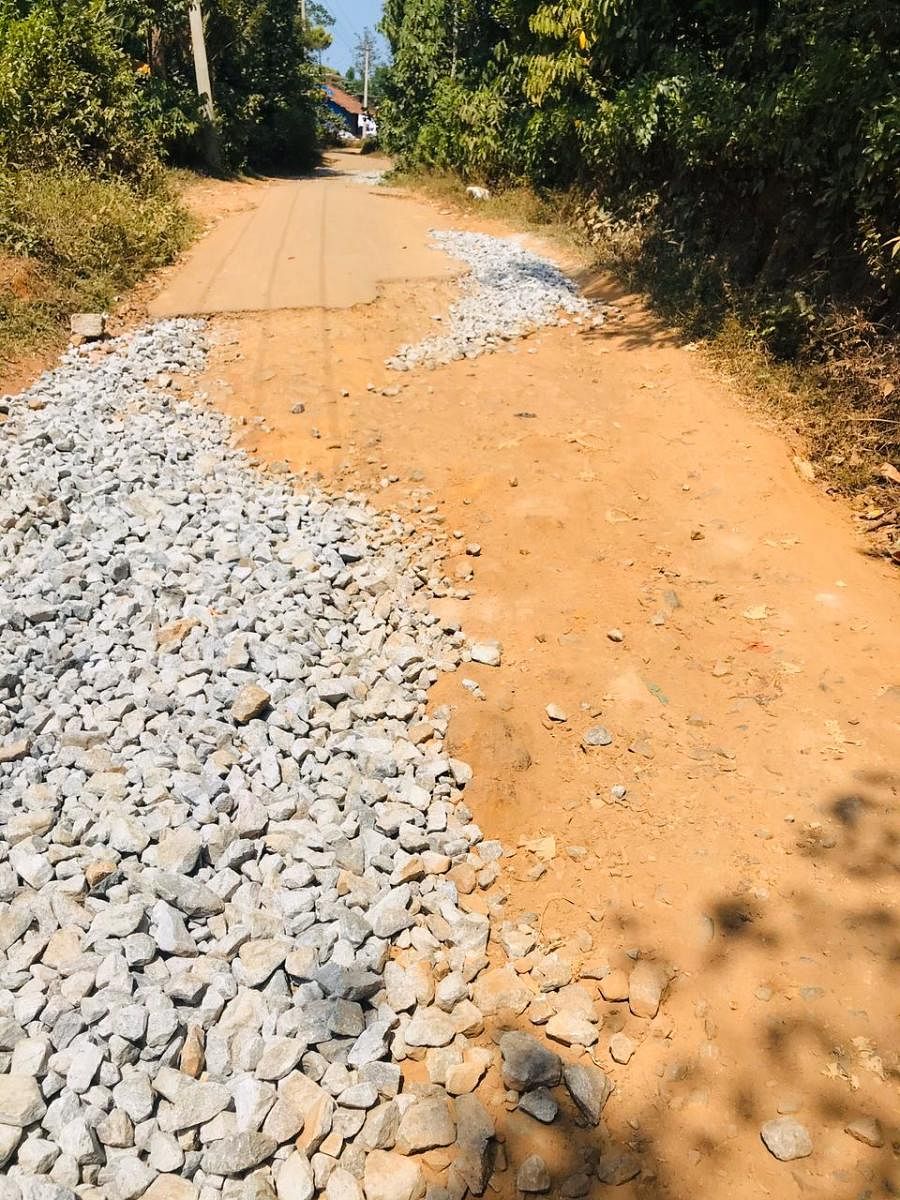 The pathetic condition of the road leading to Hodavada village.