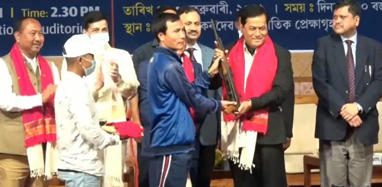 Photo for Assam militant surrender copy: IK Songbijit, "most wanted" militant in 2014 Adivasi massacre case surrender before Assam CM Sarbananda Sonowal in Guwahati on Tuesday. Credit: DH Photo