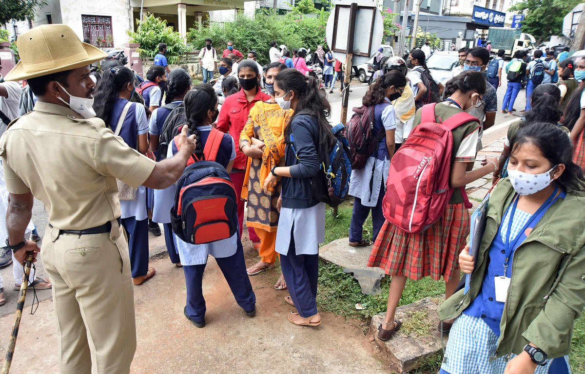 SSLC students, after appearing for an examination in Mysuru, last year. DH FILE PHOTO