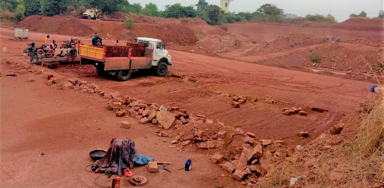 A view of a mining site near Gundavu Padavu Colony. Credit: DH Photo