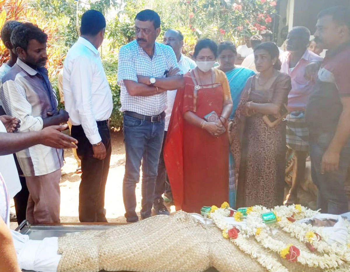 MLC Veena Achaiah pays tributes to Sandeep, who was killed in a wild elephant attack, near Siddapura.