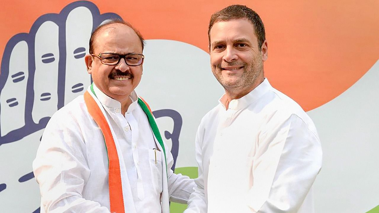 Congress leader Tariq Anwar (L) believes that the ECI has deliberately announced an 8-phase poll in West Bengal to help the BJP. Credit: PTI File Photo
