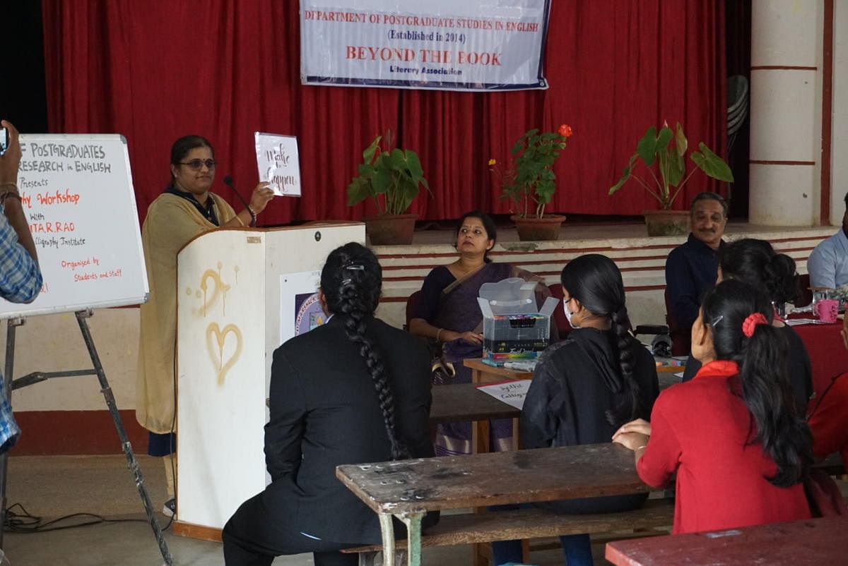 Jyoti Calligraphy founder Namita R Rao speaks during a workshop held at at Field Marshal K M Cariappa College. DH Photo