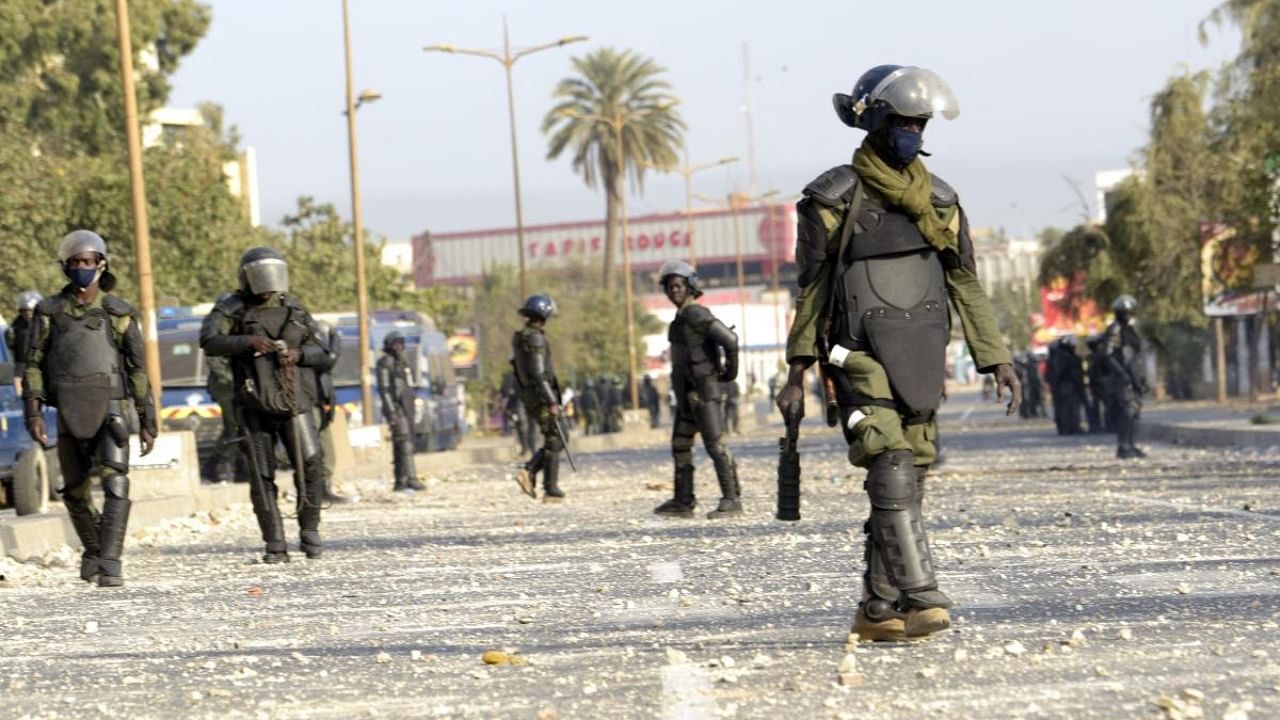 Senegalese gendarmes conduct an operation to move out university students, who support arrested opposition leader Ousmane Sonko, from the "Centre des œuvres universitaires" (COUD) in Dakar. Credit: AFP.