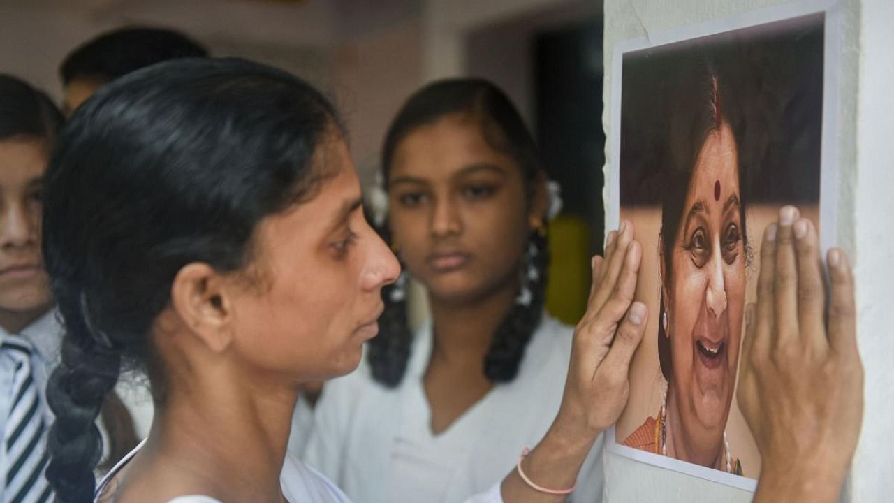 Geeta, a deaf-mute Indian woman who accidentally crossed over to Pakistan, breaks down while paying tribute to former Union minister Sushma Swaraj, during a condolence meeting in Indore. Credit: PTI file photo.