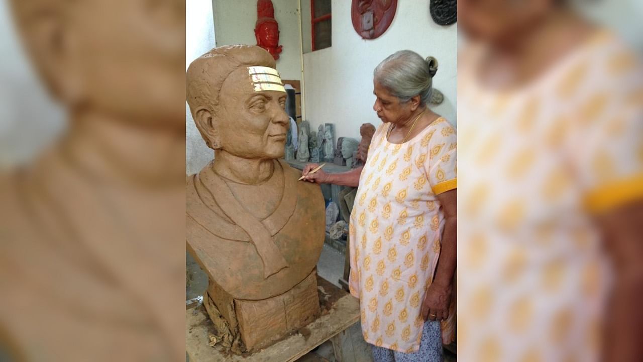 Kanaka Murthy working on an idol.