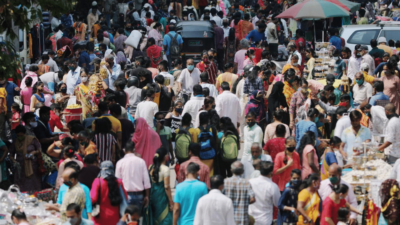 People are seen at a crowded market amidst the spread of the coronavirus disease in Mumbai, India, March 10, 2021. Credit: Reuters Photo