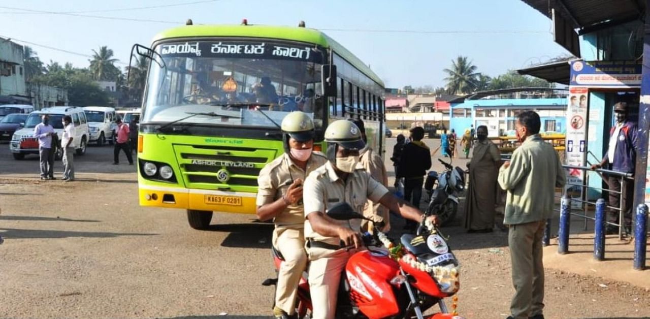 NWKRTC officials said that around 400 state buses ply between Karnataka and Maharashtra. Credit: DH File Photo
