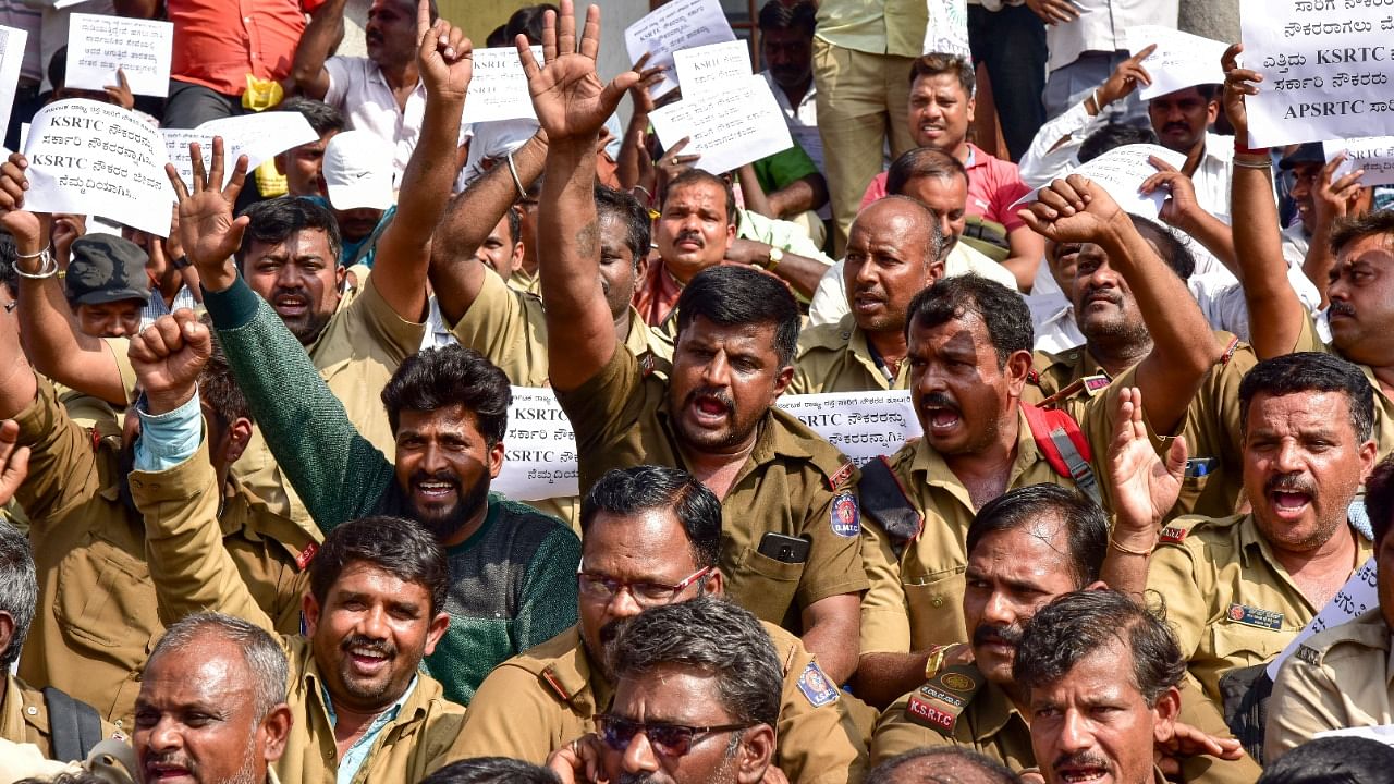 Karnataka Road Transport Corporation workers during a protest demanding the state government to accept their demands. Credit: DH File Photo
