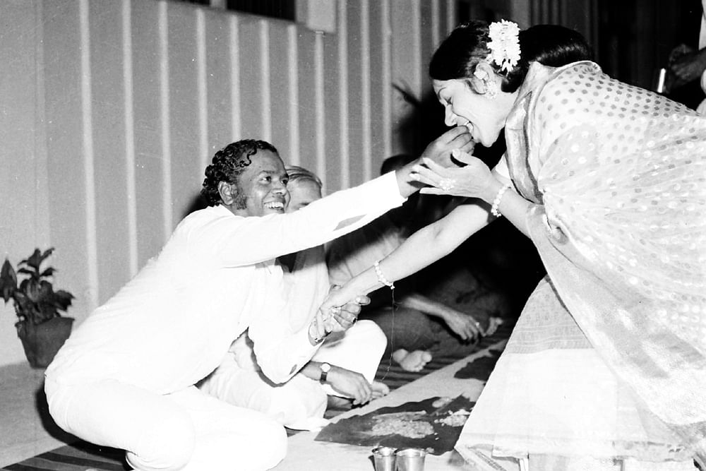 Legendary director Puttanna Kanagal with actor Kalpana at a lunch she hosted at the University of Mysore. CREDT: Pragathi Ashwath Narayana   