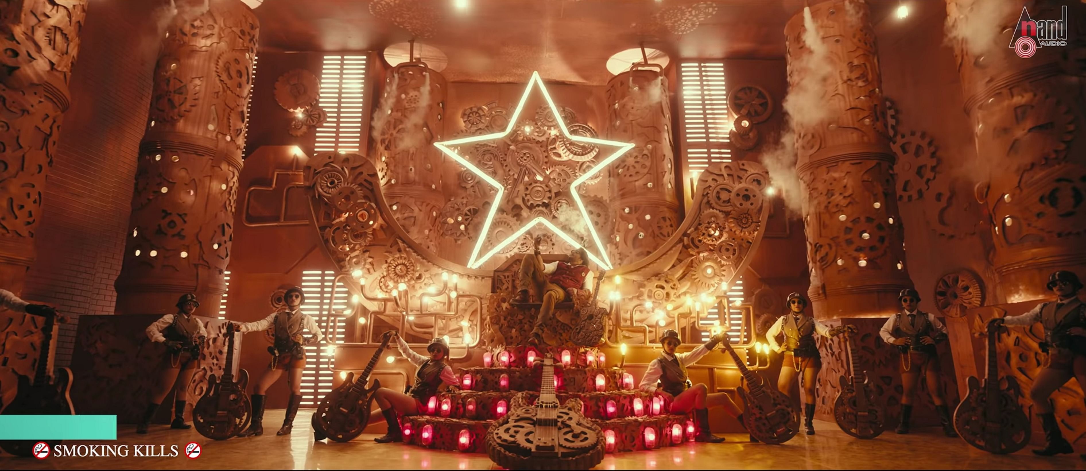 A dazzling set was erected for the song 'Baby Dance Floor Ready' in 'Roberrt'.