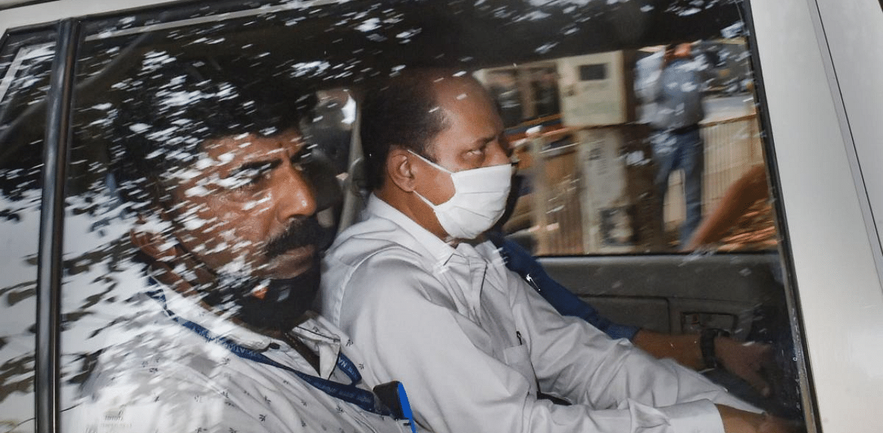 Police officer Sachin Vaze being taken to court by National Investigation Agency (NIA) for a hearing. Credit: PTI Photo