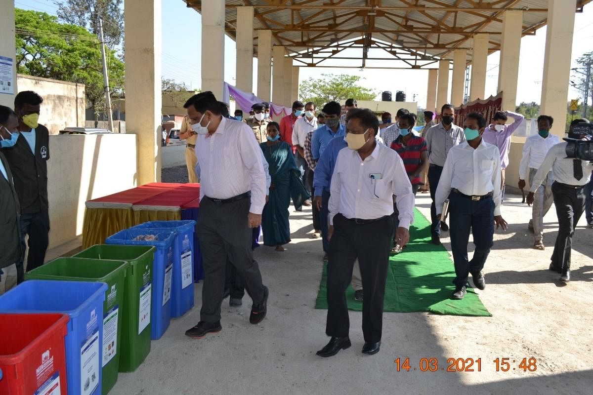 Ajay Kumar Singh, General Manager, South Western Railway, inspects the solid waste management facility at Mysore New Goods Terminal (MNGT) yard in Mysuru recently. DH Photo