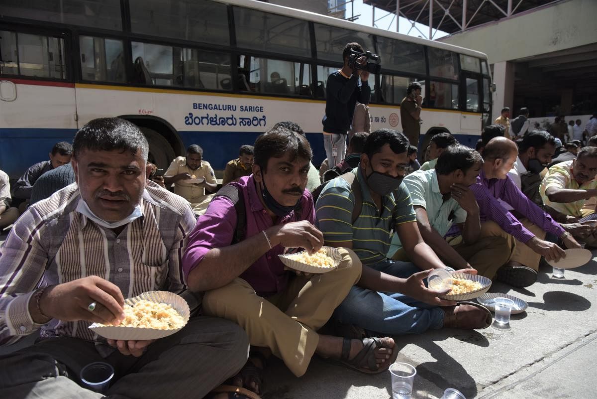 Transport corporation workers eat lunch during their strike in December 2020. The strike had crippled bus services across Karnataka. DH FILE PHOTO/B H SHIVAKUMAR