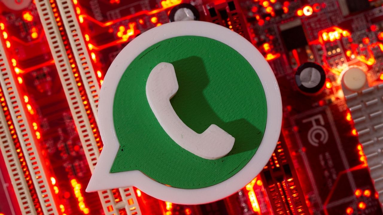 3D Logo o WhatsApp. Credit: Reuters