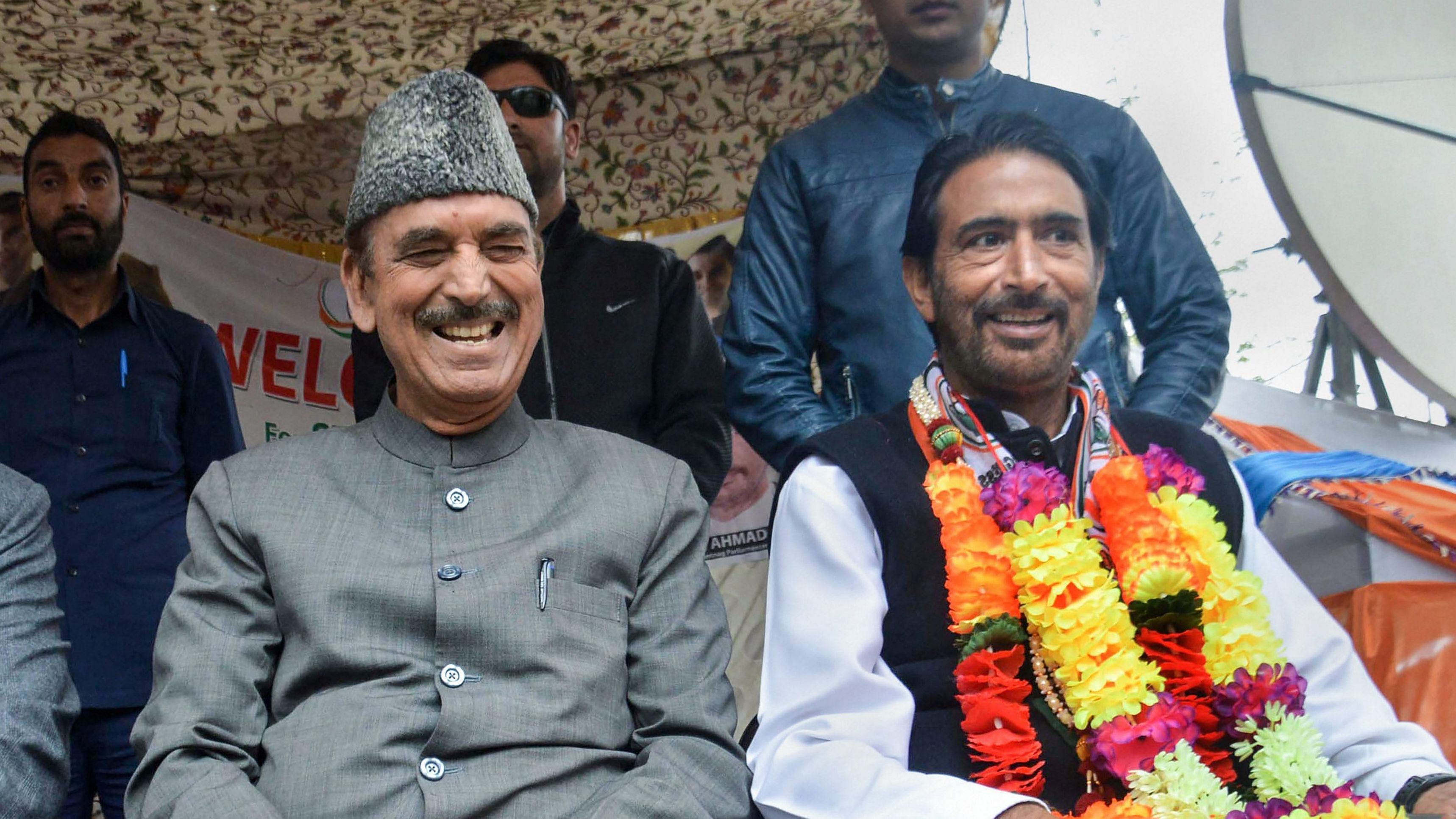 Senior Congress leader Ghulam Nabi Azad along with Anantnag parliamentary candidate & state party chief Ghulam Ahmad Mir during an election rally, in Anantnag district of south Kashmir. Credit: PTI
