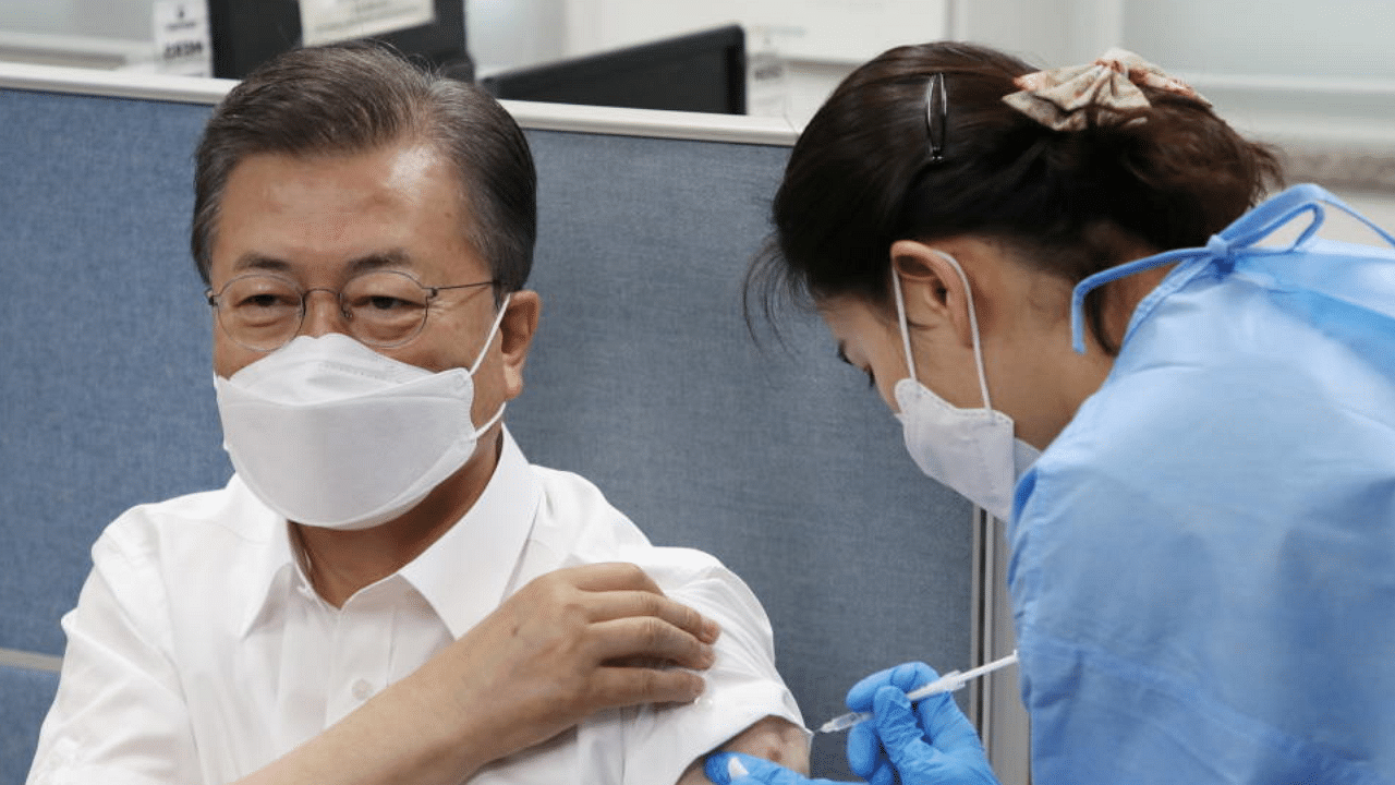 South Korean President Moon Jae-in receives a coronavirus disease (COVID-19) vaccine in Seoul, South Korea, March 23, 2021.  Credit: Reuters Photo