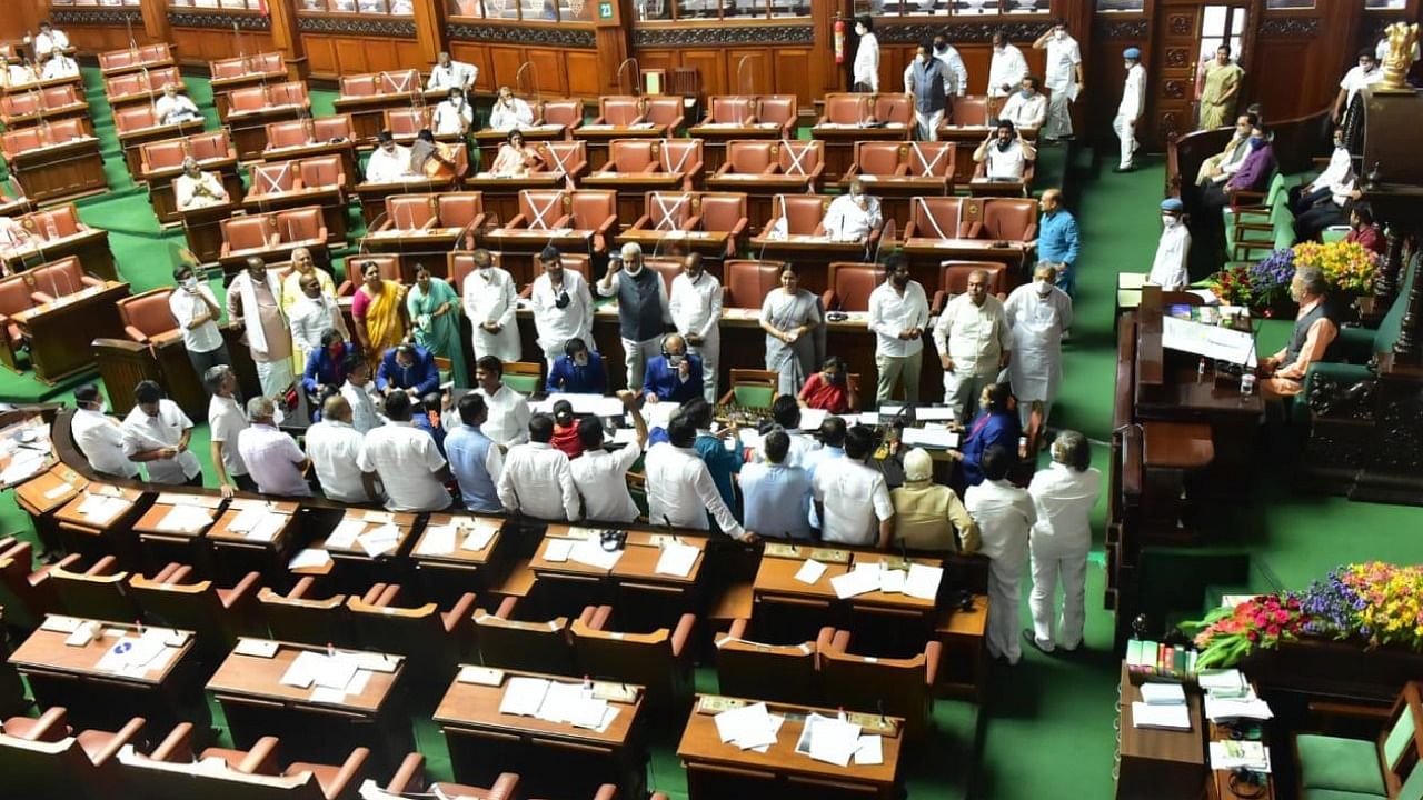 Congress MLAs protest in the well of the House, demanding a court-monitored probe into the sex scandal. Credit: Department of Information & Public Relations.