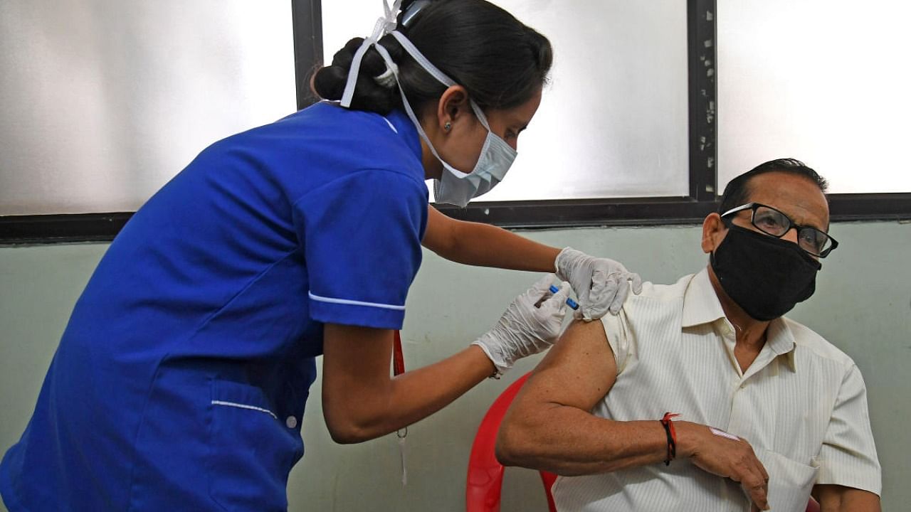 A medical worker inoculates people with Covid-19 vaccine at Ramaiah Medical College Hospital, Bengaluru on Wednesday, March 24, 2021. Credit: DH Photo/Pushkar V.