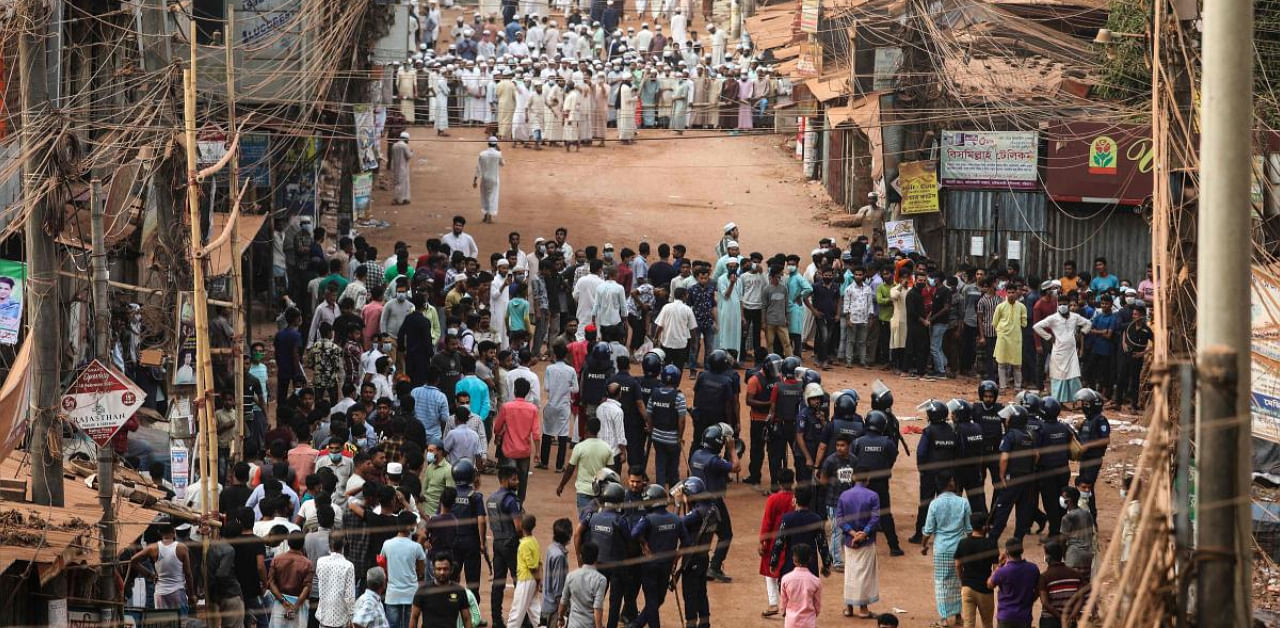 Activists of the Hifazat-e Islam group clash with police (foreground) in Chittagong on March 26, 2021 during a demonstration against Prime Minister Narendra Modi's visit to Bangladesh. Credit: AFP photo. 