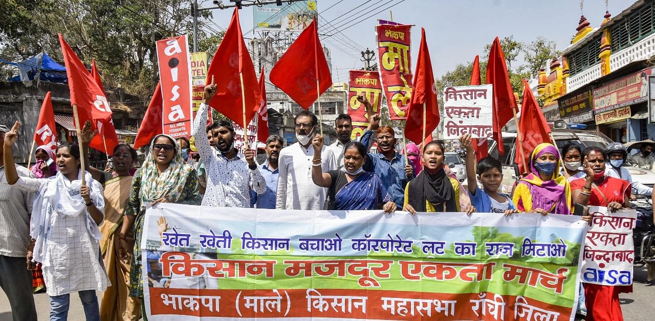 Left-wing and Samjukta Kisan Morcha activists stage a protest in support of the nationwide strike, called by farmers' unions. Credit: PTI Photo