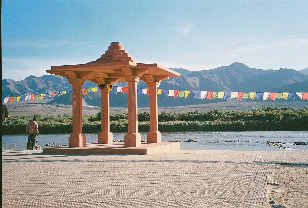 The pooja pandal at Sindhu Ghat with the Indus flowing in the backdrop. PHOTOS BY AUTHOR