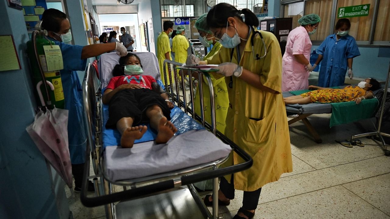Thai doctors attend to injured Myanmar refugees. Credit: AFP Photo
