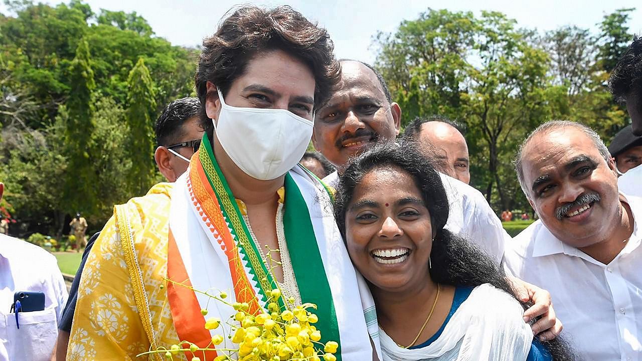 Congress's youngest candidate in Kerala, Aritha Babu (R), with Priyanka Gandhi (L) at a rally in Kayamkulam. Credit: PTI Photo